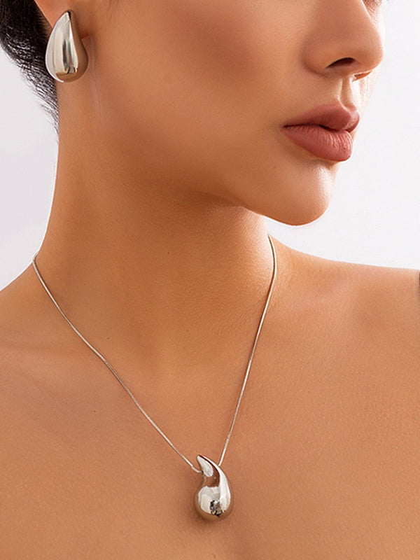 Evi Necklace