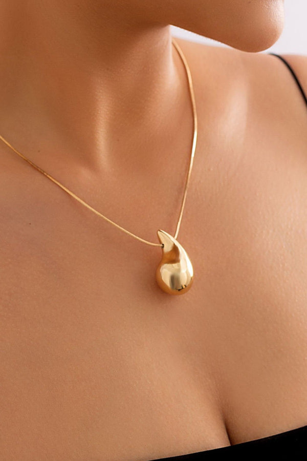 Evi Necklace