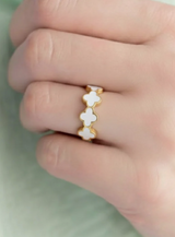 Clover Ring